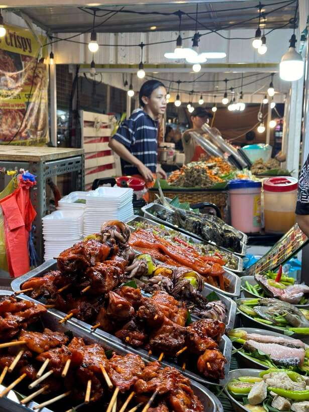 Manila Street food and Night Market Tour - What makes the guides matter, Floyd and Venus (plus Jenny sightings)