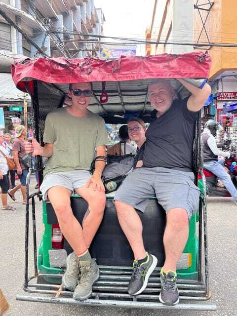 Manila Tuk-Tuk Adventure Hop-in and Hop-Off - Chinatown with a guide who can explain what you’re seeing
