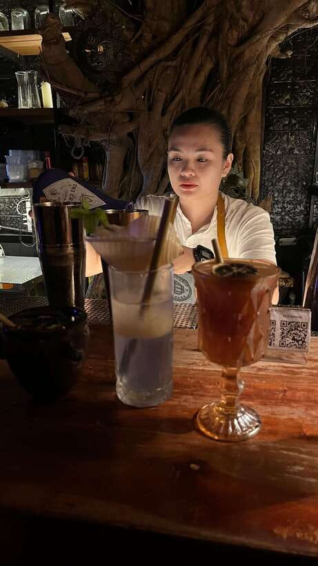 Manila Ultimate Nightlife Pub Crawl - Speakeasy-style bars and smaller stops built around music