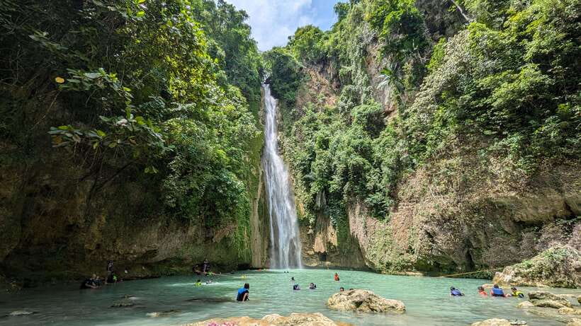 Moalboal Sardine Run, Sea Turtle & Mantayupan Falls - From Cebu City to the first splash, with a 4 a.m. start