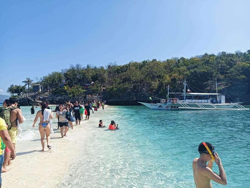 Oslob: Whaleshark Watching, Tumalog Falls & Sumilon Island - Oslob whale shark watching: safety briefing, boat transfer, and timing rules