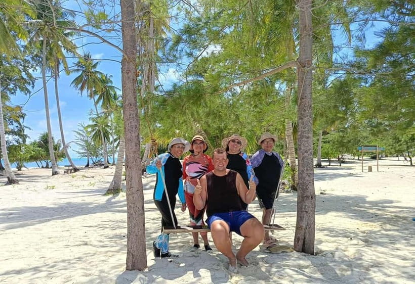PALAWAN: Balabac Island Hopping with Full board Meals - Mansalangan Sandbar and Siksikan Island Loop: The Photo Stops