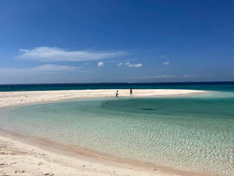 PALAWAN: Balabac Island Hopping with Full board Meals - Patawan Island and Bugsuk: Dolphin-Shaped Beauty and Quiet Beaches