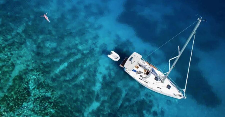 Palawan: Private Sailing Yacht Cruise in El Nido - Sailing through Bacuit Bay toward Malpacao Island