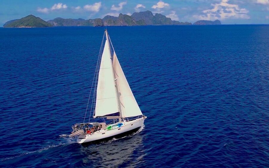 Palawan: Private Sailing Yacht Cruise in El Nido - Malpacao Island: deserted beach time and real snorkeling