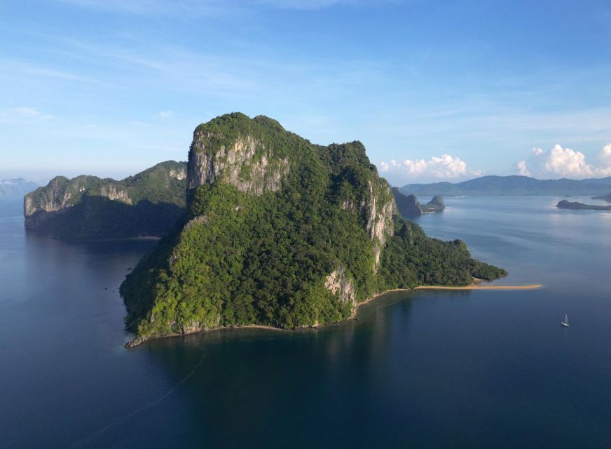 Palawan: Private Sailing Yacht Cruise in El Nido - Inside the Beneteau Oceanis 430: comfort, shade, and security