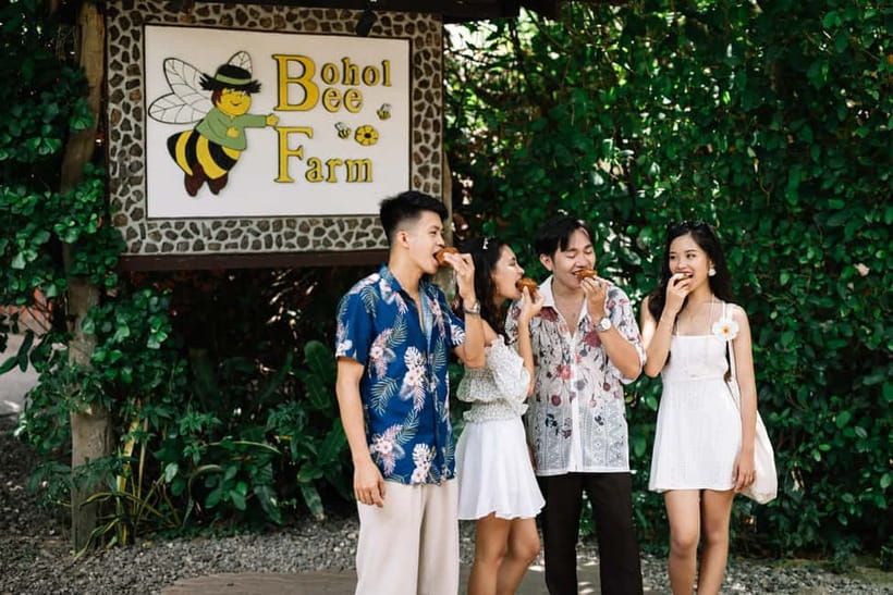 Panglao Island: IG-Jeep Tour - The jeep ride itself: classic culture with a modern photo setup