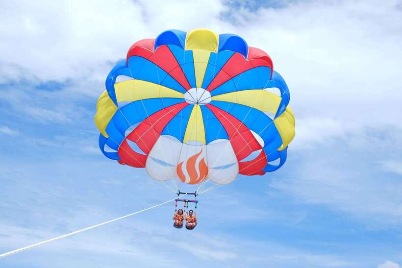 Panglao: Solo or Tandem Parasailing Experience near Alona - What the Guides Actually Do (And Why It Shows in Reviews)