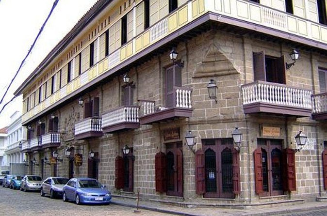 Private Half-Day Makati (Old Manila) with Intramuros - Fort Santiago: where the Pasig River makes the history tangible