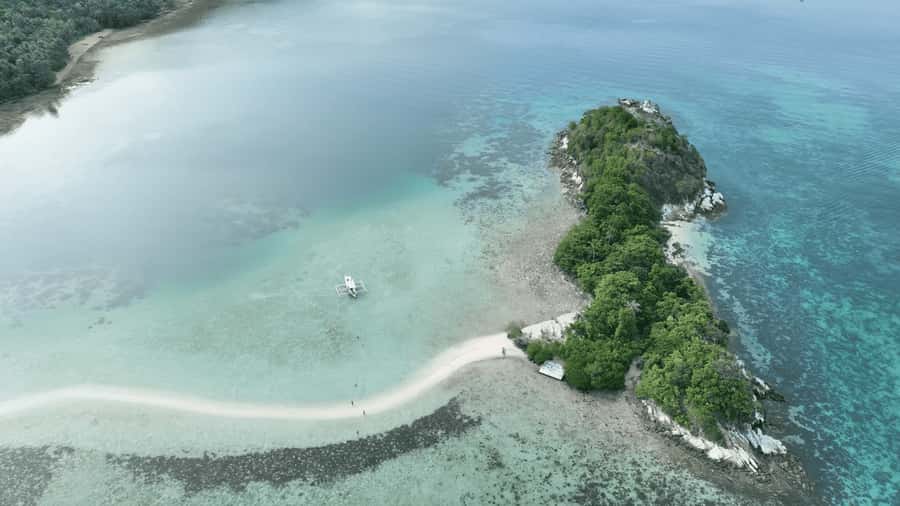 Private tour of the highlights of El Nido - The Traditional Boat, Safety Gear, and the Comfort Factor
