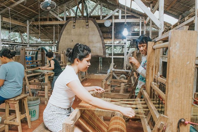 Puerto Princesa: Half-day Tour of the City - Binuatan Creations and Delma pearl center: weaving and pasalubong time