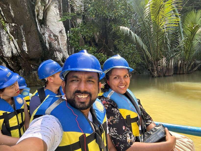 Puerto Princesa Palawan: Underground River with Lunch - Tamilok woodworm: the taste test part of Palawan culture