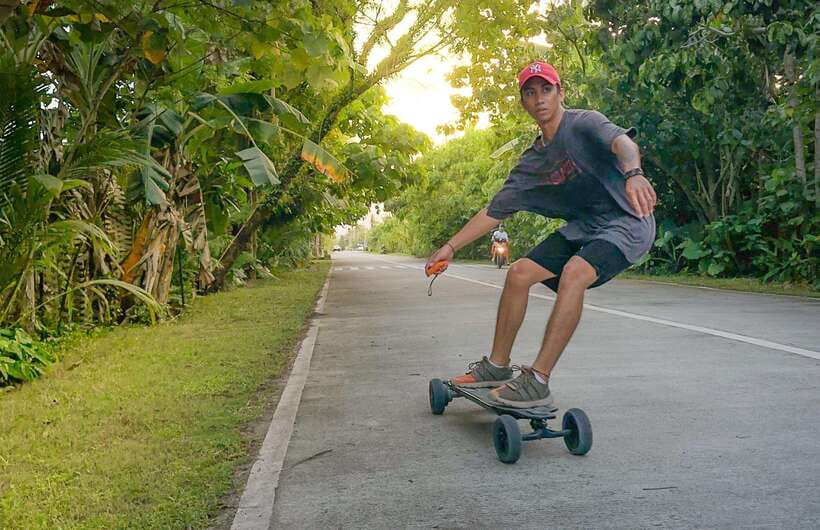 Siargao : Sunset 2 Hours Guided Electric Skate Experience - First steps at eSkate Siargao, right by Jacking Horse Beach