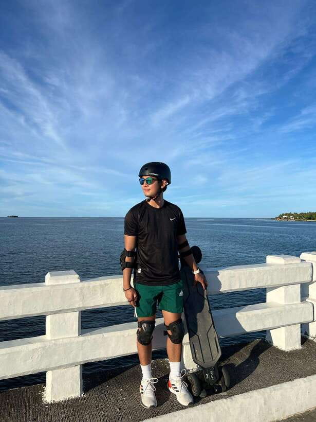 Siargao : Sunset 2 Hours Guided Electric Skate Experience - Eco-friendly angle: electric ride, lower local mess