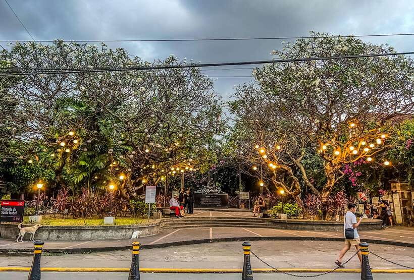 Solo Traveler Friendly Manila Walk w/ Mobile Photography - Why this Manila format is perfect when you travel alone