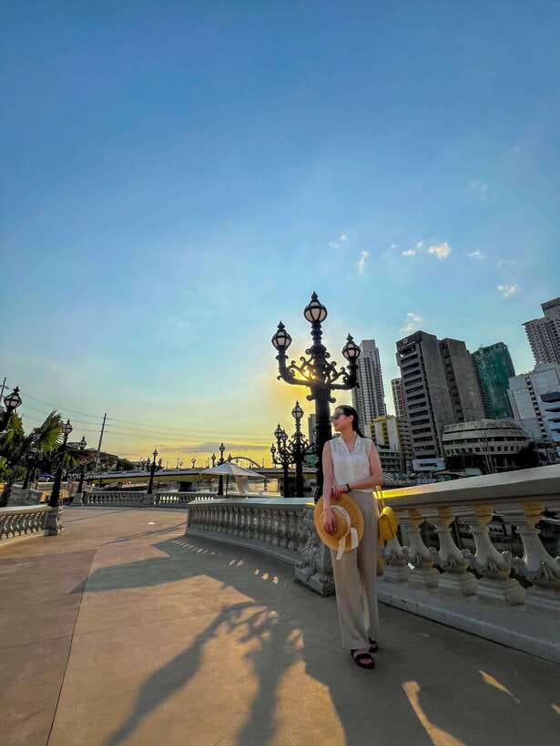 Solo Traveler Friendly Manila Walk w/ Mobile Photography - The mobile photography session: what a pro guide actually improves