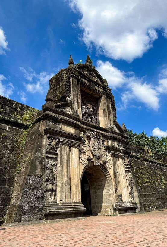Solo Traveler Friendly Manila Walk w/ Mobile Photography - Meeting at Manila Cathedral, then starting with a clean photo plan